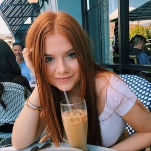 Meet your Posher, Ella